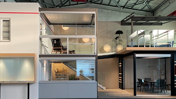 Showroom von hoch-drei in Olten mit COVER Verglasungen und ROOFS Terrassendach