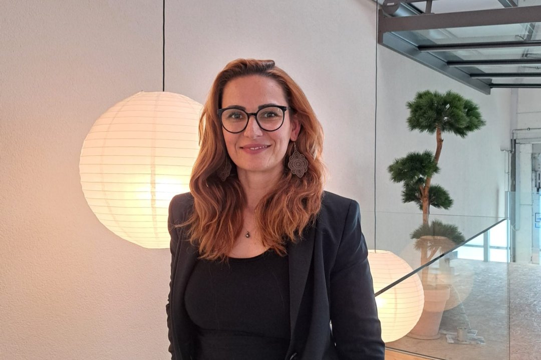 Porträt von Esmeralda Korać, Administration, hoch-drei Verglasungen AG