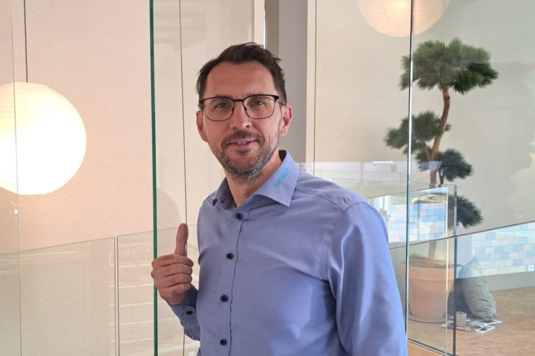 Porträt von Semir Korać, Regionalleiter Mitte, hoch-drei Verglasungen AG